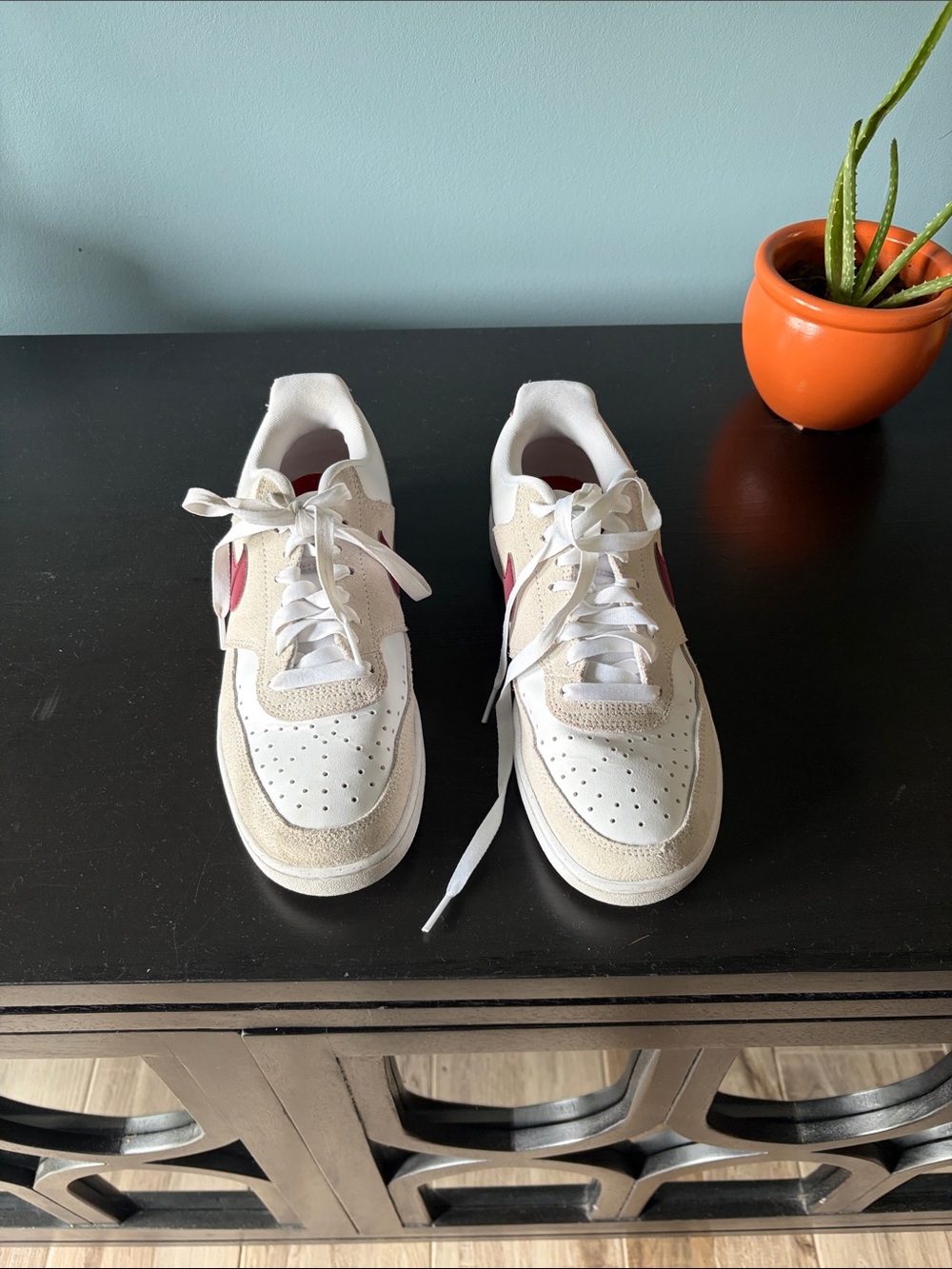 Nike Low-Top Sneakers in White, Cream & Burgundy - Picture 2 of 6
